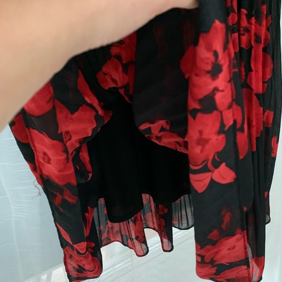 Black and red floral maxi dress. Like new. Only worn a few times. Very flowy - Picture 2 of 4